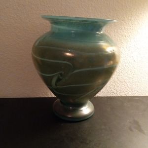 EXQUISITE Signed Tom Stoenner Hand Blown 12" Luster Art Glass Squat Vase.
